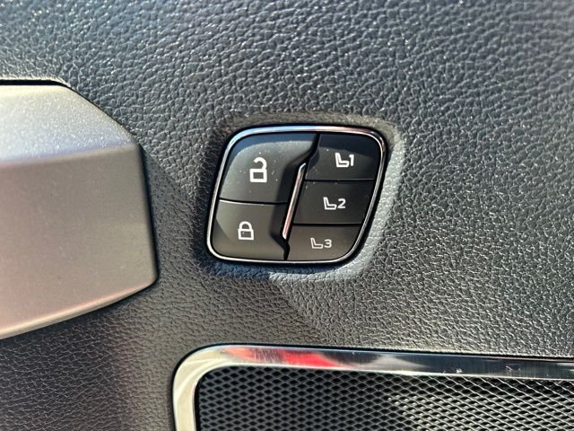 Used 2022 Red Metallic Ford Lariat image 35