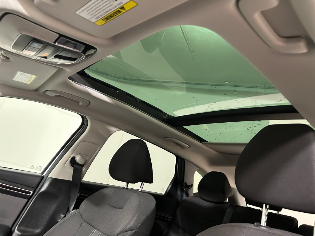 Used 2022 Gray Hyundai SEL Convenience image 23
