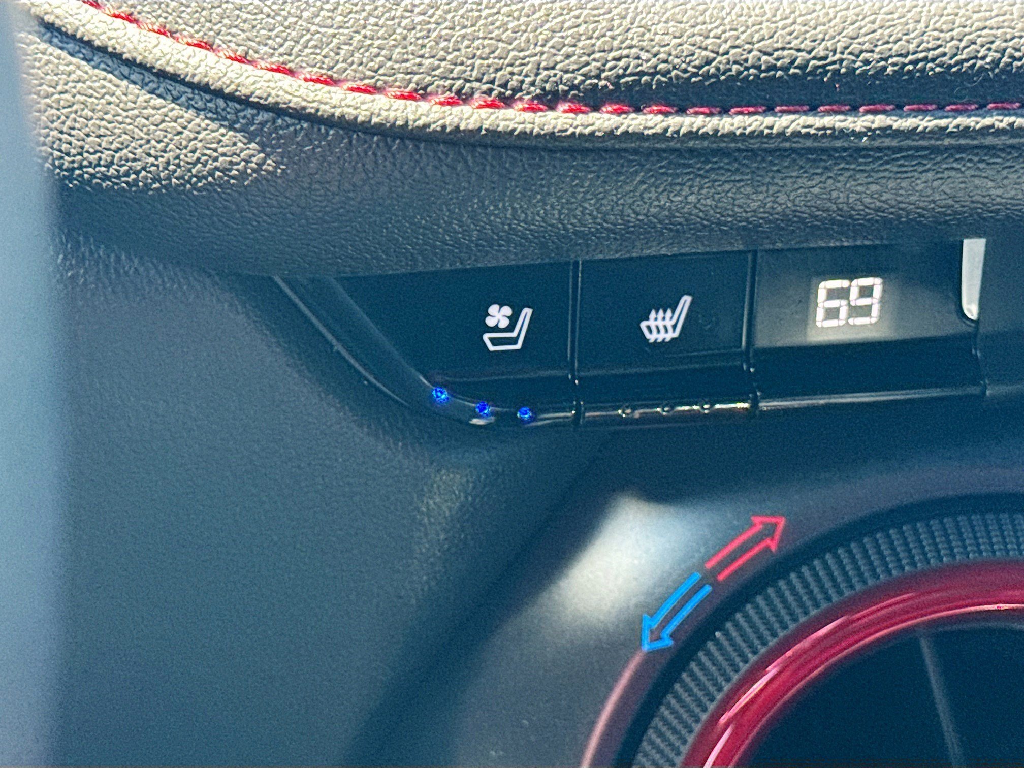 Used 2020 Iridescent Pearl Tricoat Chevrolet RS image 21