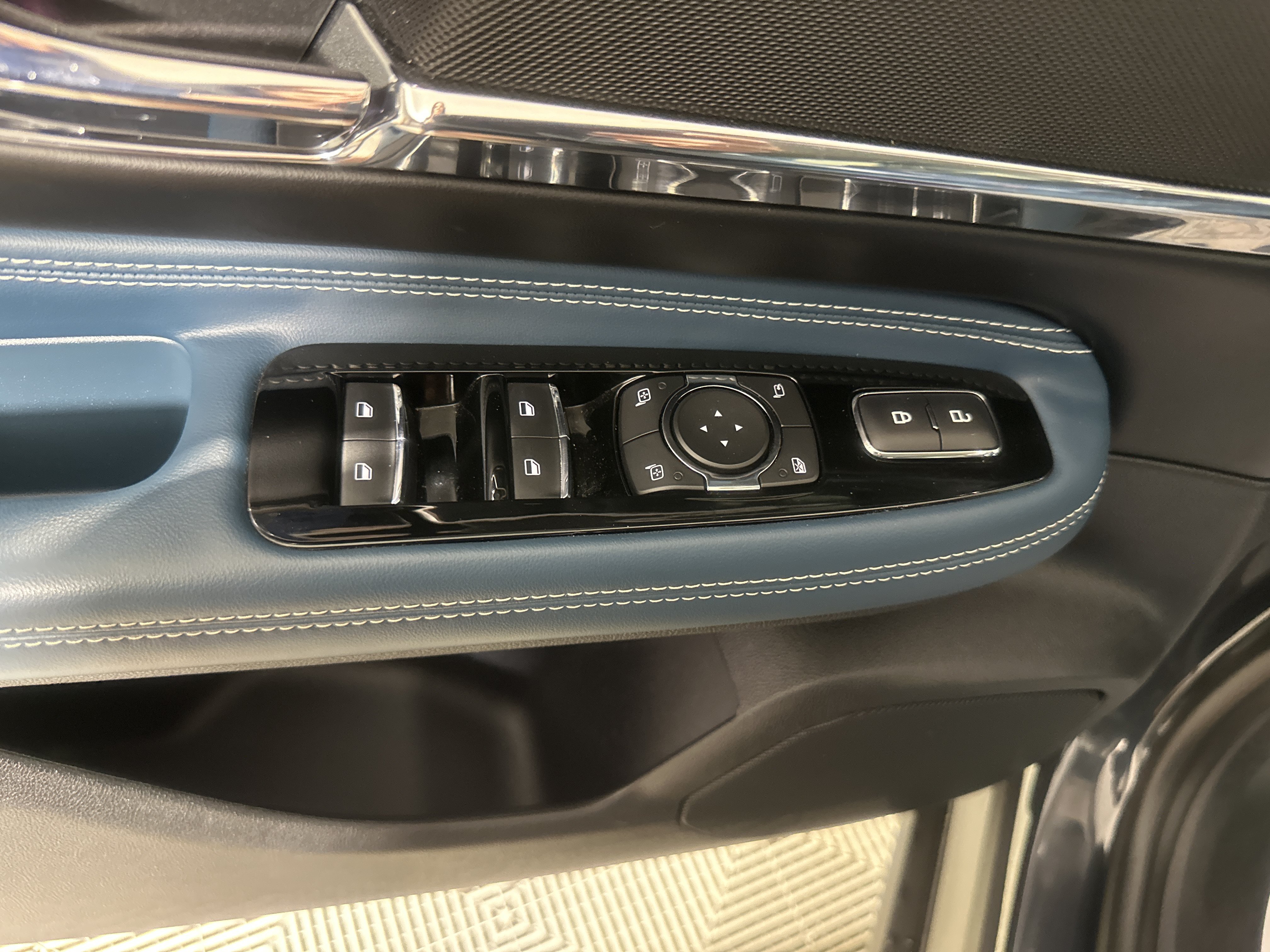 Used 2020 Blue Lincoln Reserve image 11