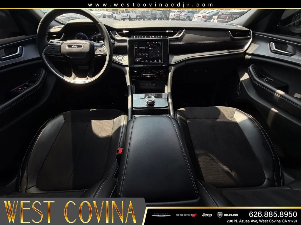Used 2023 Silver Jeep Altitude image 28