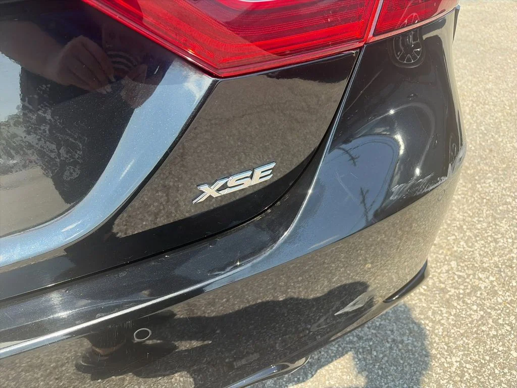 Used 2018 Black Toyota XSE V6 image 33