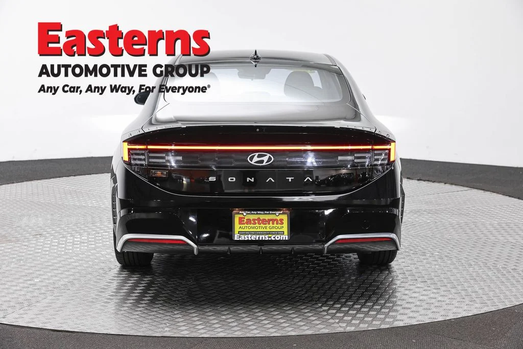 Used 2024 Black Hyundai SEL image 6
