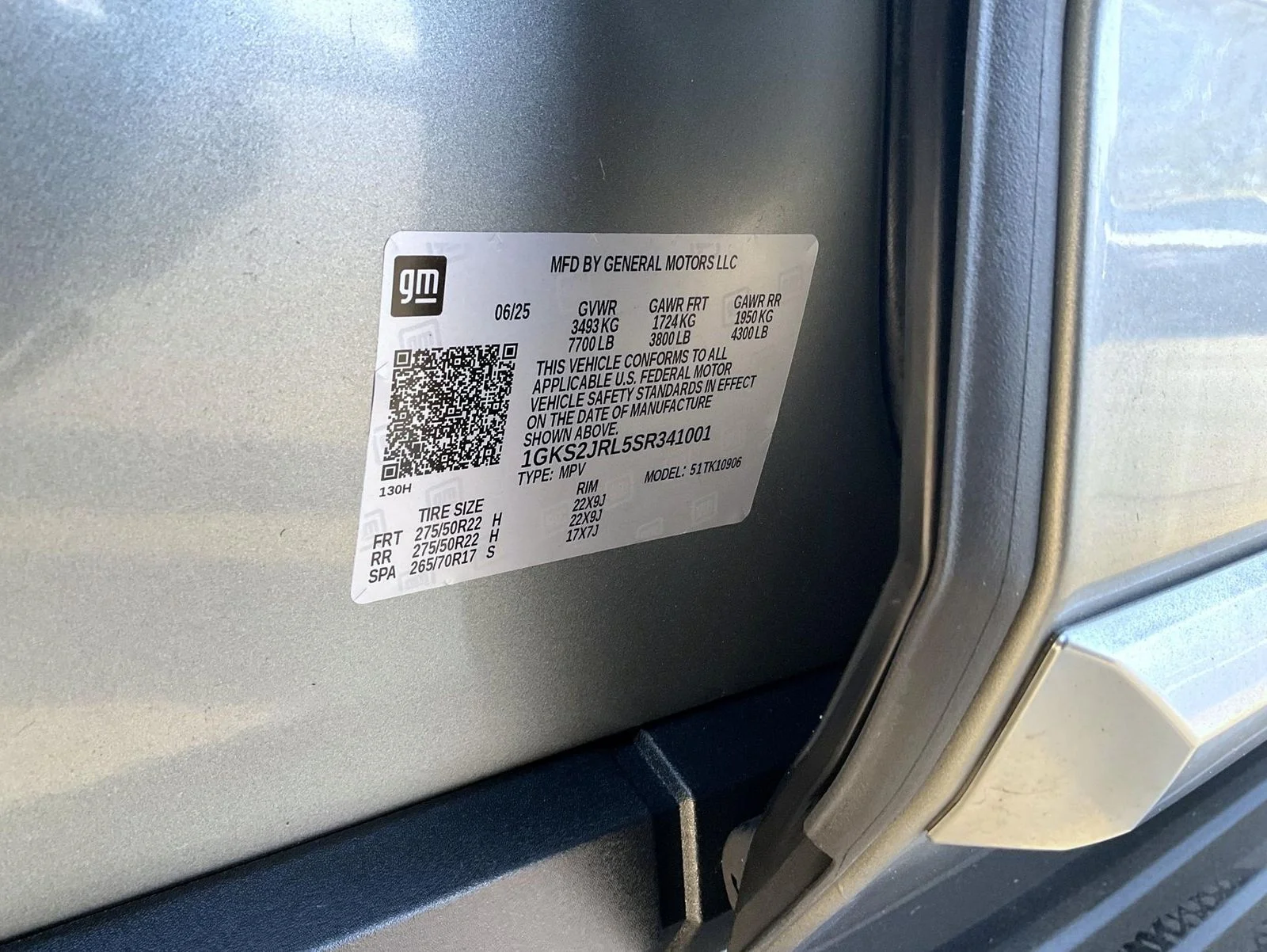 Used 2025 Silver GMC Denali image 27