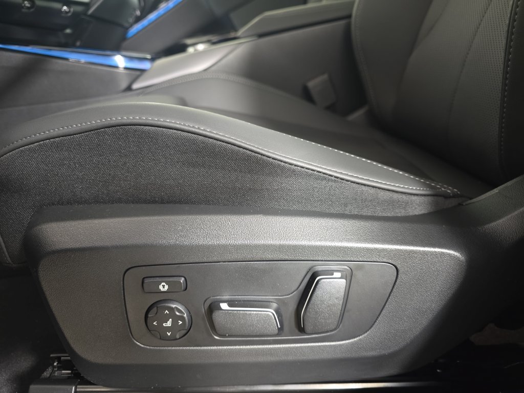 Used 2026 Black Sapphire Metallic BMW 30 xDrive image 28