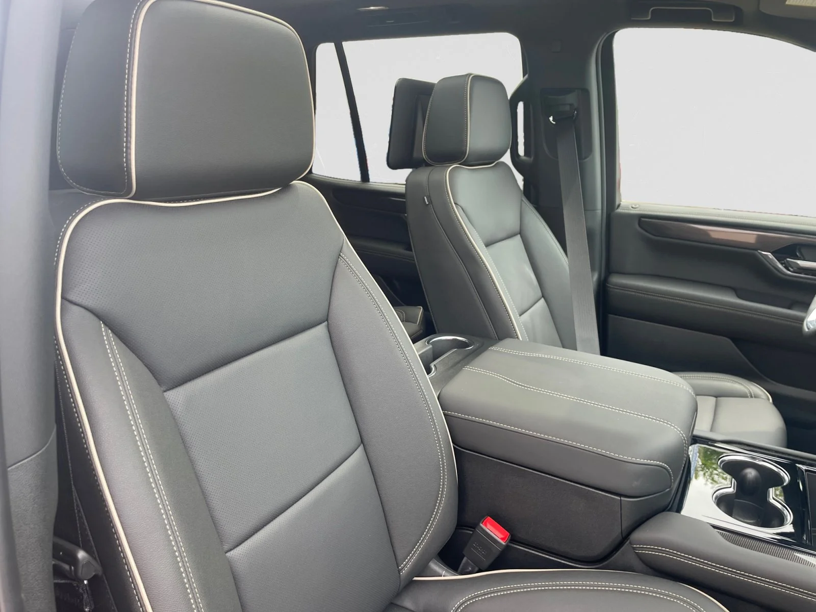 New 2026 Sterling Metallic GMC Elevation image 13