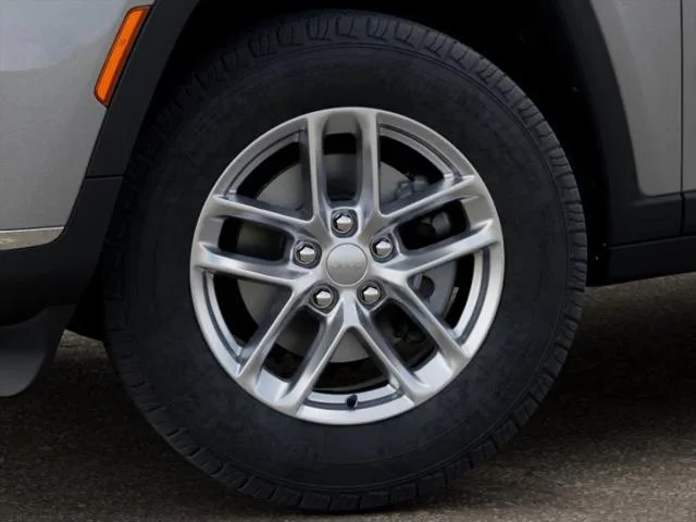 New 2026 Silver Zynith Exterior Paint Jeep Laredo X image 34