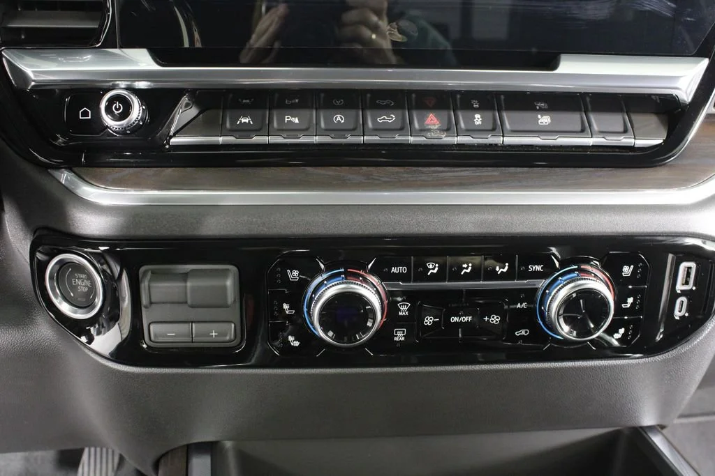 New 2026 Glacier White Tricoat GMC SLT image 29