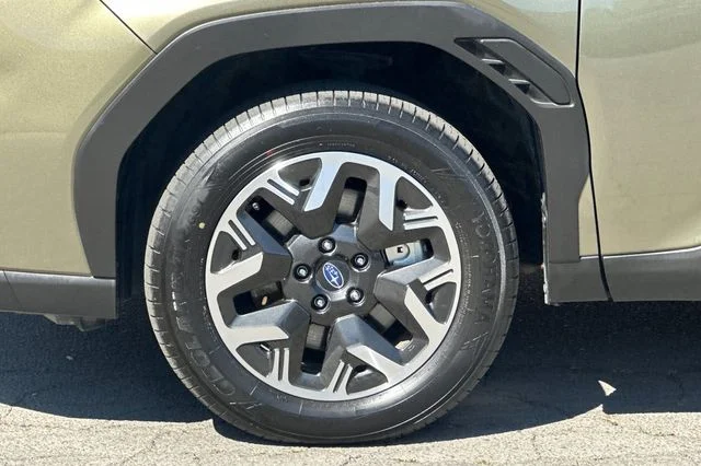 Used 2025 Green Metallic Subaru Premium image 34
