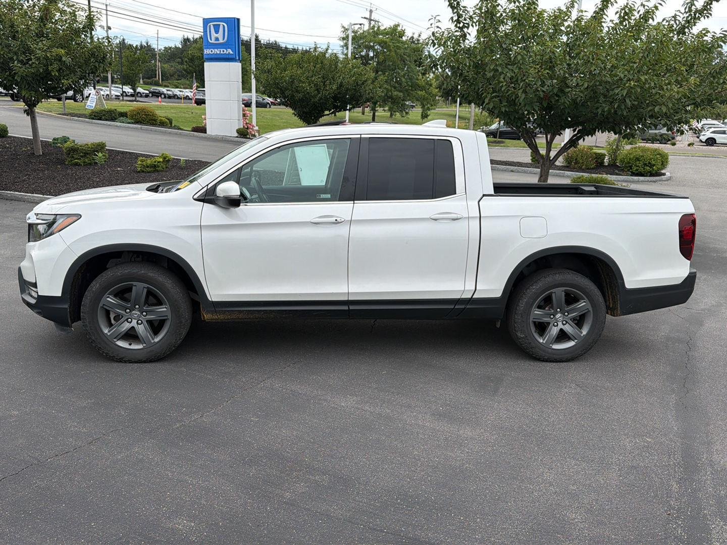 Used 2023 Platinum White Pearl Honda  image 3