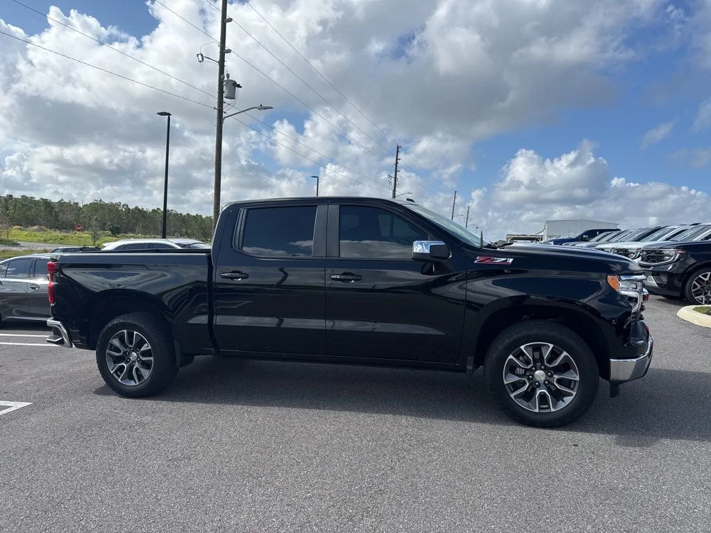 2023 Chevrolet Silverado 1500 LT 4X4 Crew Cab Short Box's photo