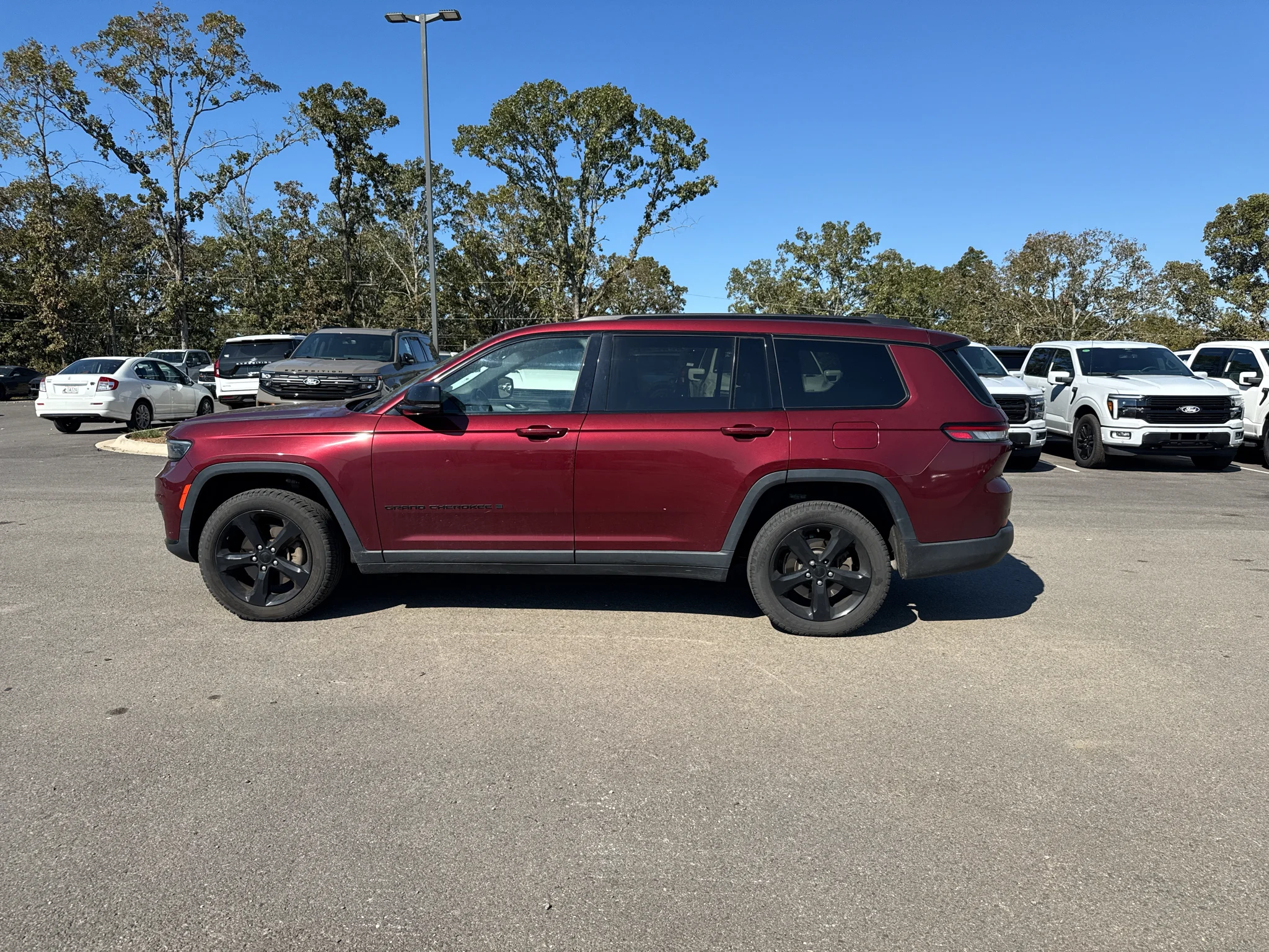Used 2021 Velvet Red Pearlcoat Jeep Altitude image 18
