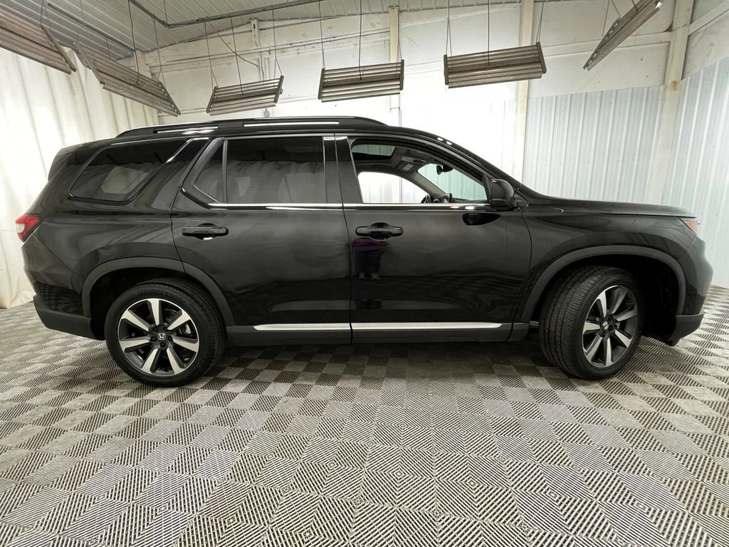 Used 2024 Black Honda Touring image 25