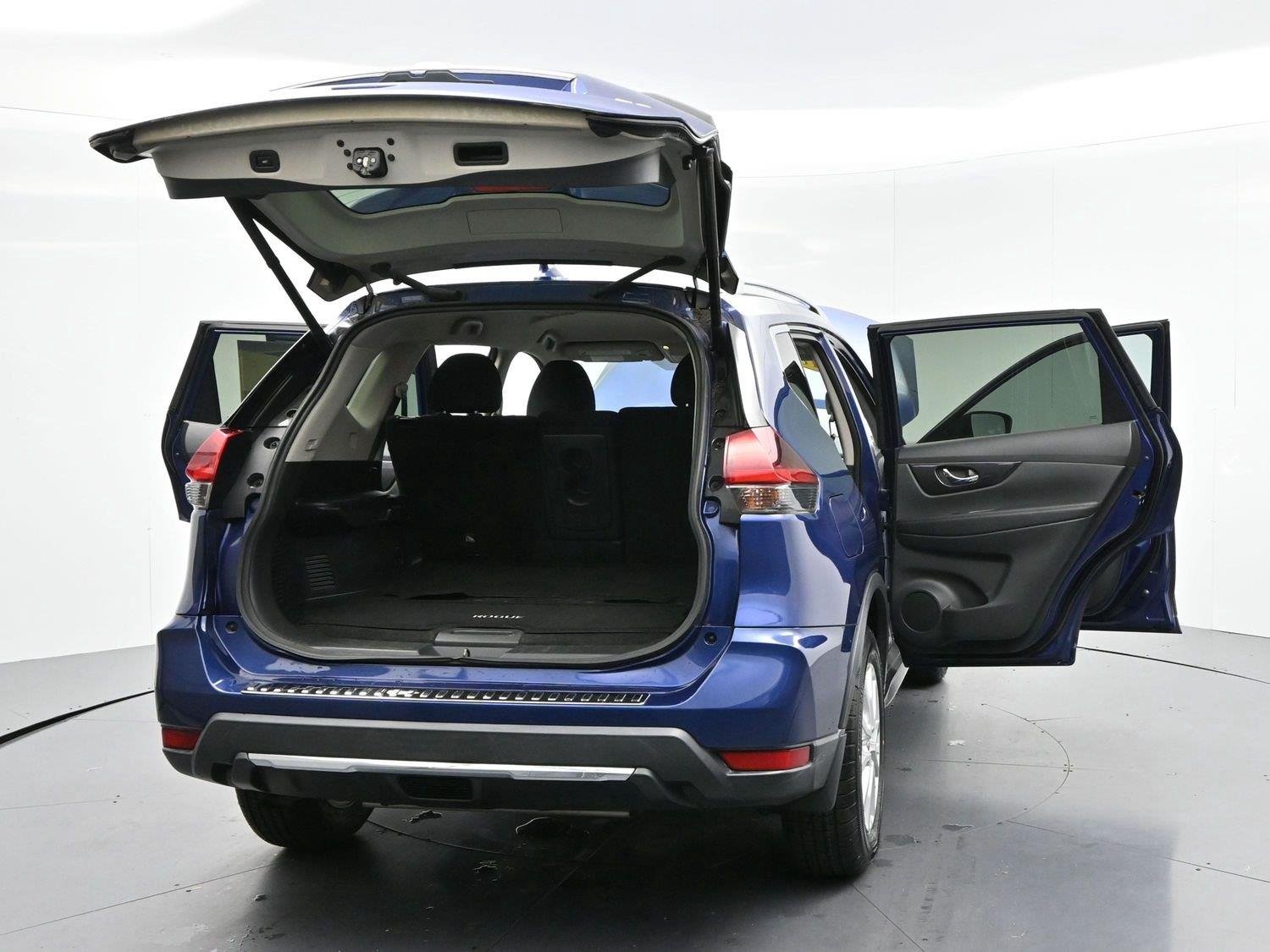 Used 2018 Caspian Blue Nissan SV image 43