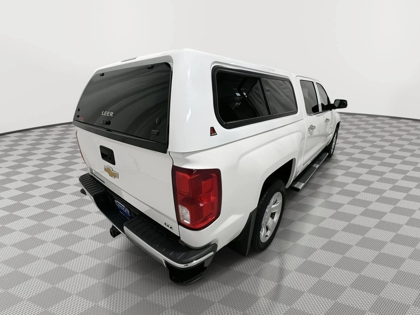 Used 2018 SUMMIT WHITE Chevrolet LTZ image 5