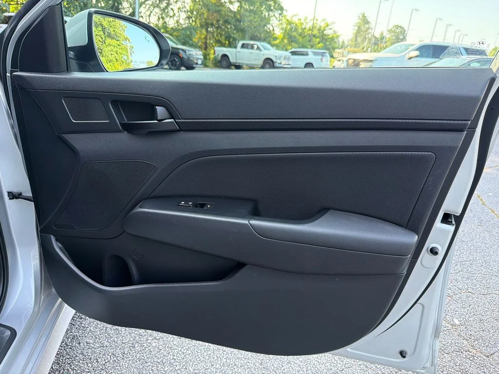 Used 2019 Silver Hyundai Sport image 14