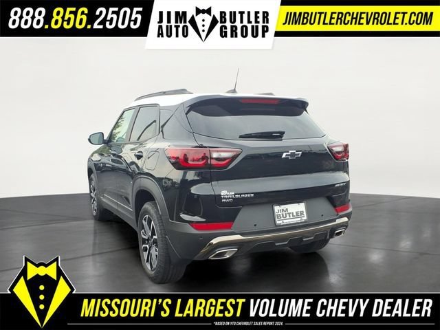 New 2026 Mosaic Black Metallic Chevrolet ACTIV image 2