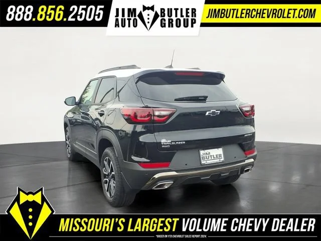 New 2026 Mosaic Black Metallic Chevrolet ACTIV image 2