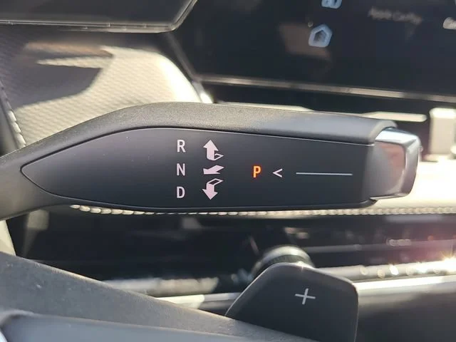 New 2027 Summit White Chevrolet LT image 32