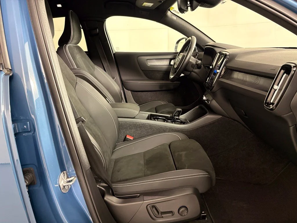 Used 2023 Blue Volvo Ultimate image 40