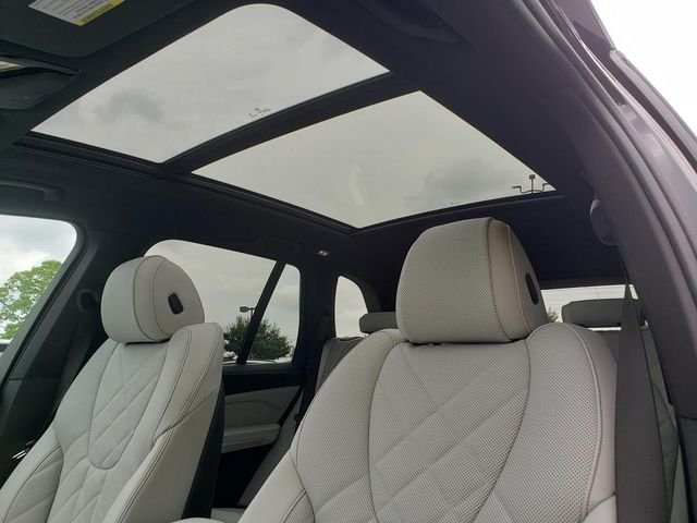 New 2026 Black Sapphire Metallic BMW xDrive40i image 22