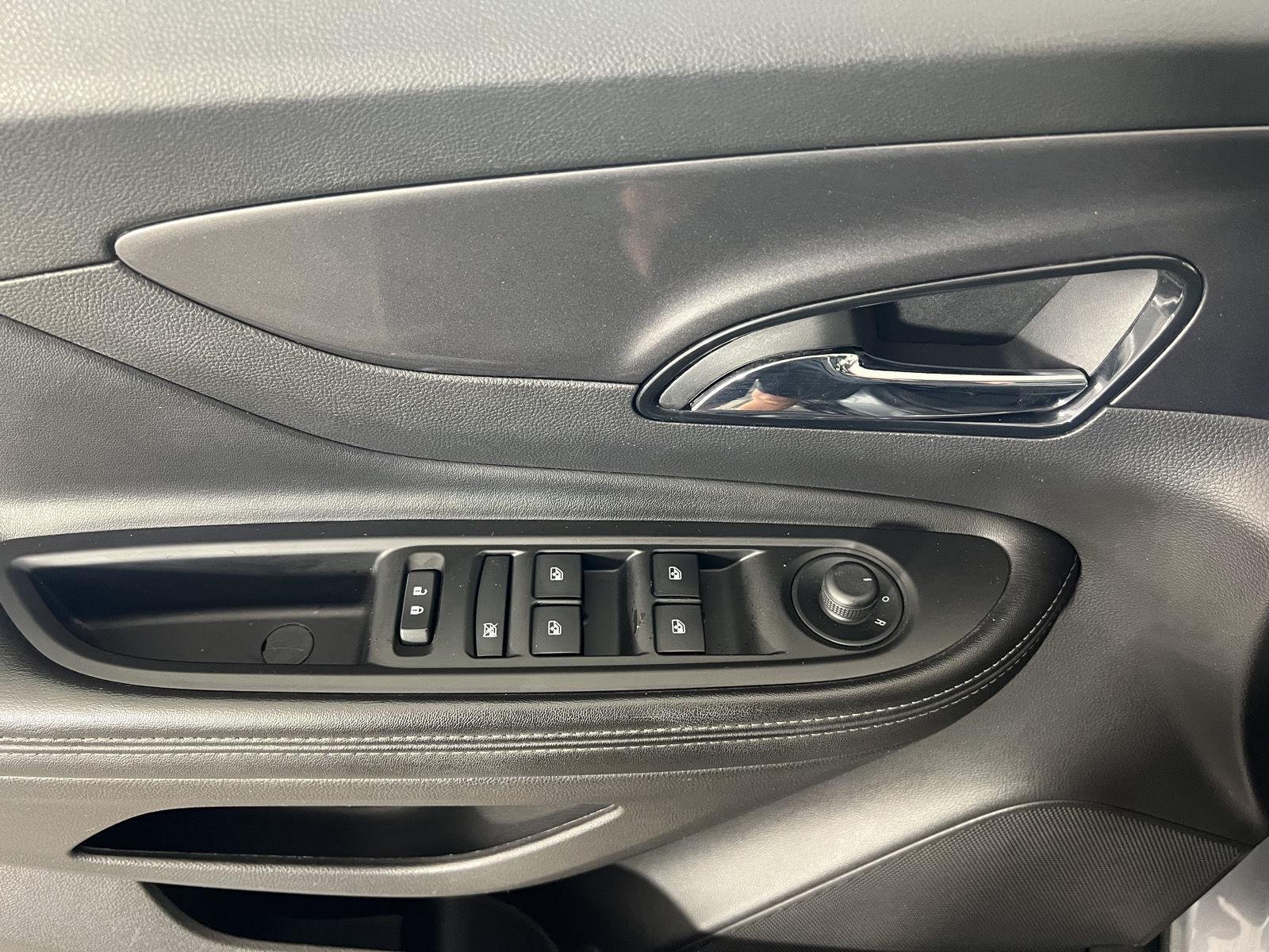 Used 2019 Satin Steel Metallic Buick Essence image 7