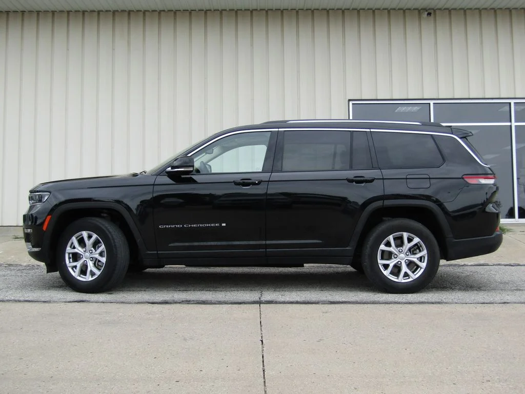 Used 2022 Black Jeep Limited image 11