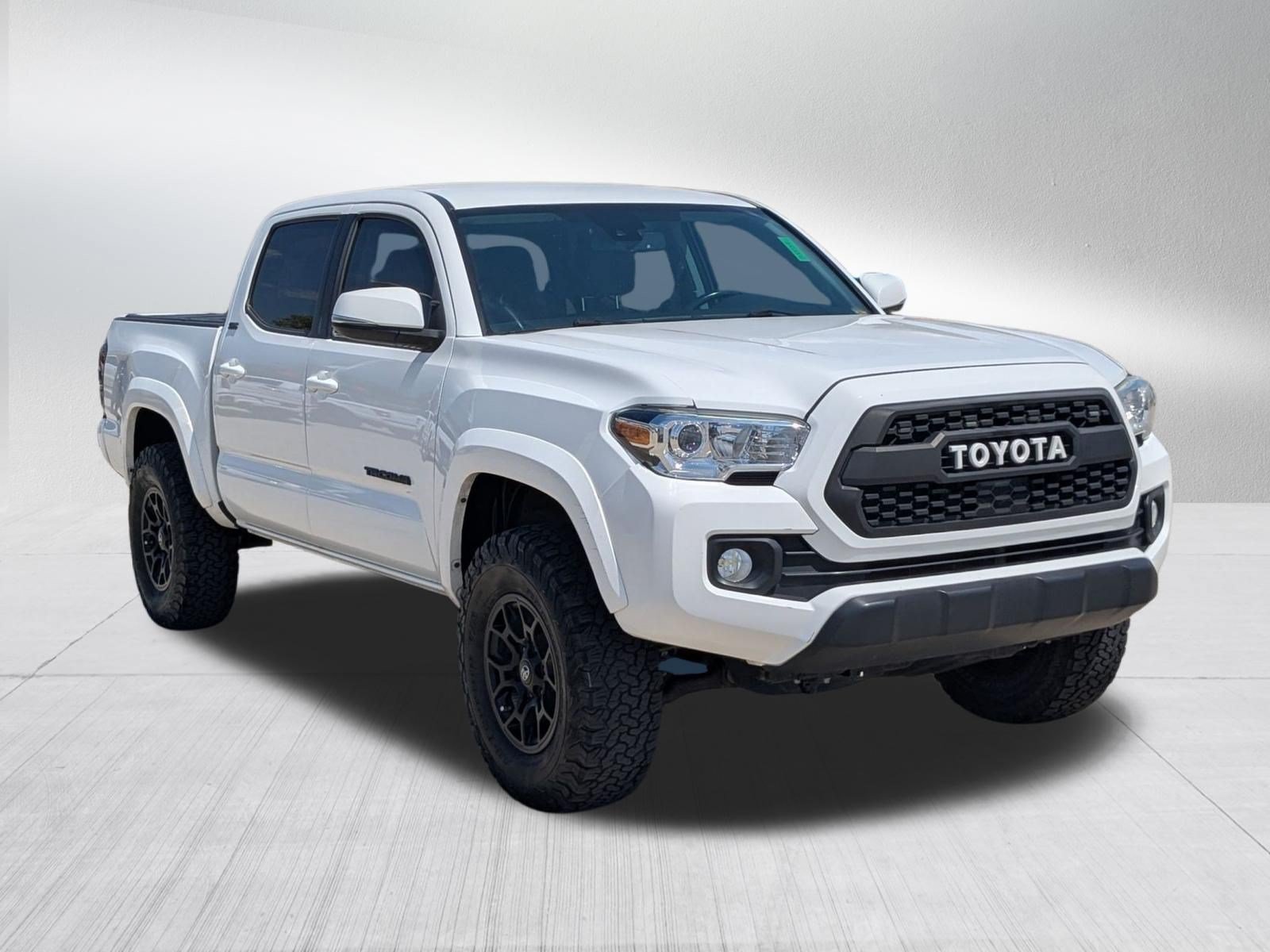 Used 2020 White Toyota SR5 V6 image 7