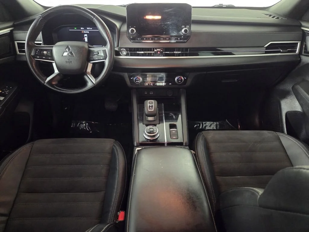 Used 2023 Black Mitsubishi SE Black Edition image 25