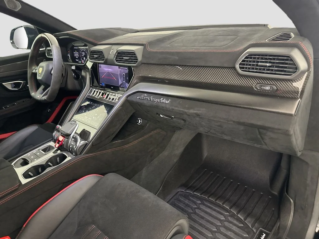 Used 2024  Lamborghini Performante image 32