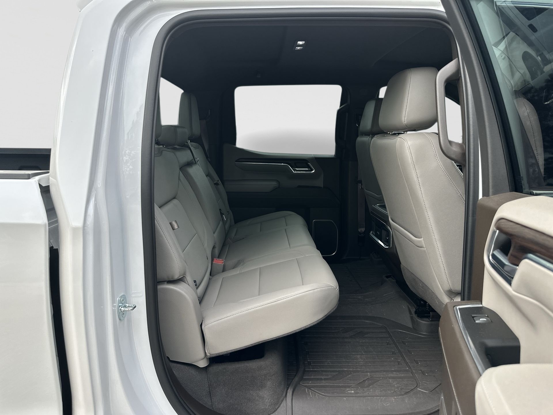 2023 GMC Sierra 1500 SLT - Photo 26