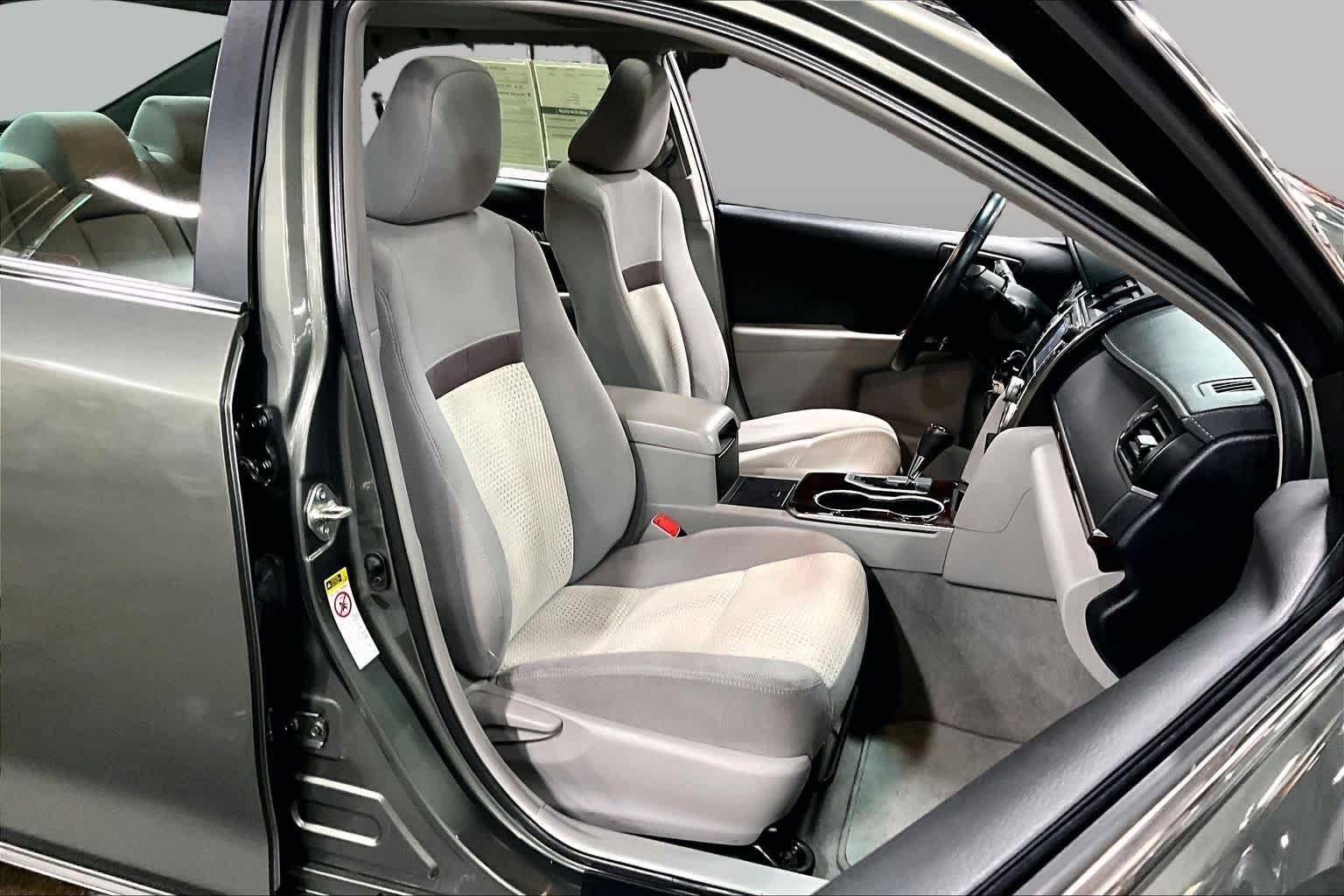 Used 2014 Cypress Pearl Toyota XLE image 8
