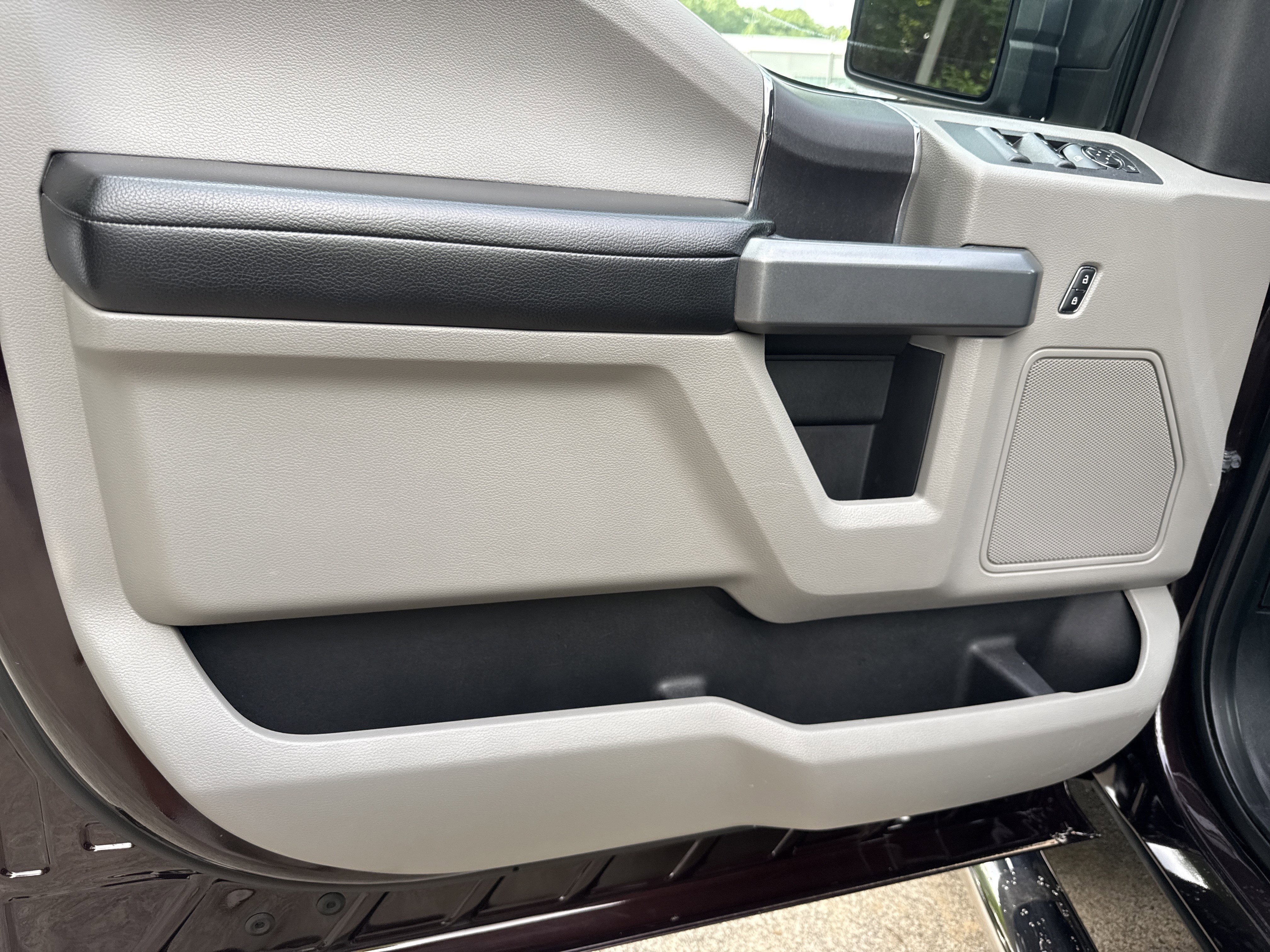 Used 2018 Magma Red Ford XLT image 10