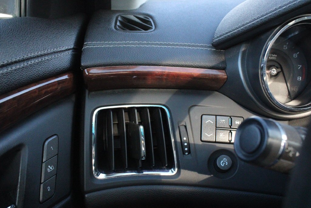 Used 2009 Thunder Gray ChromaFlair Cadillac Base image 9