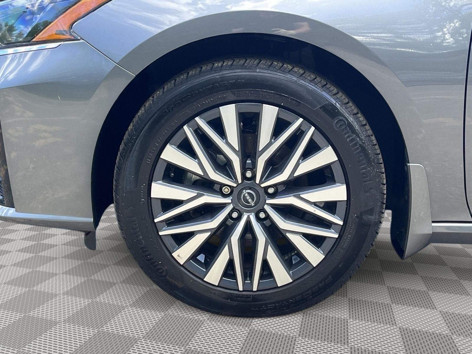Used 2024 Gun Metallic Nissan 2.5 SV image 9