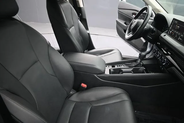 Used 2025  Honda Touring image 18