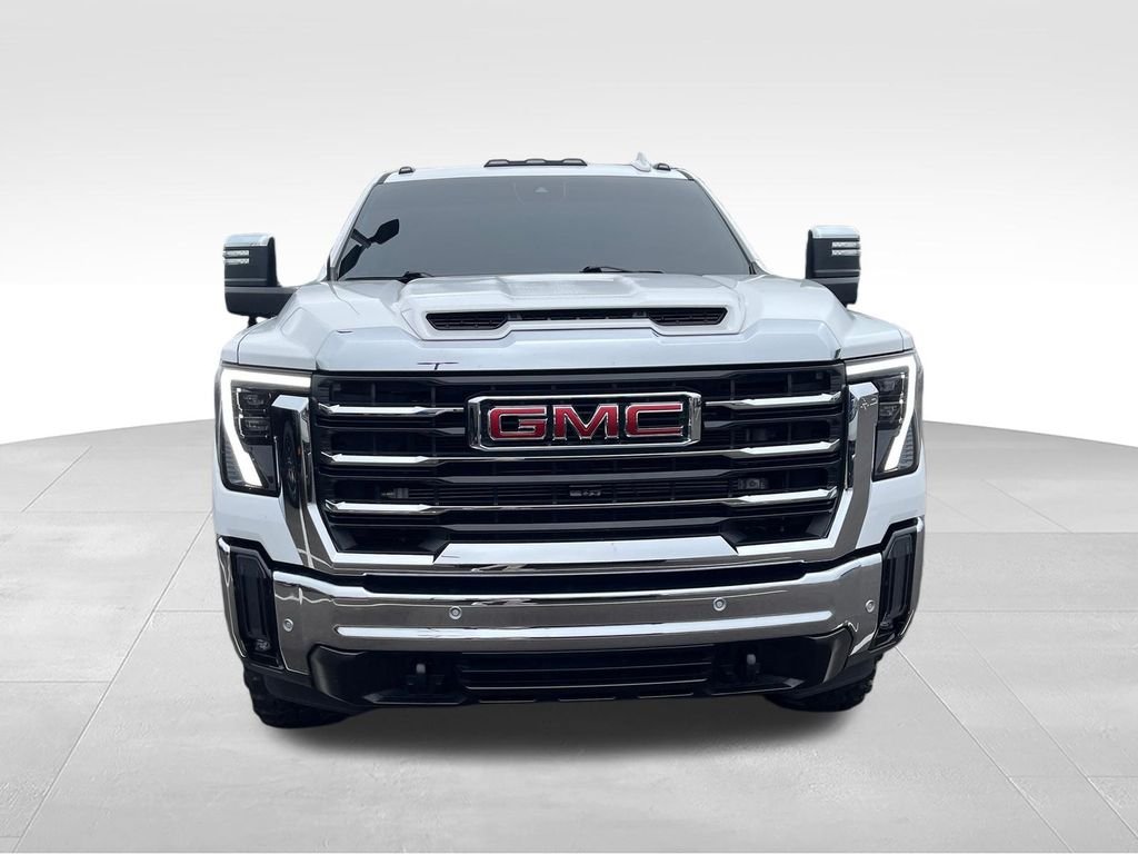 Used 2025 White GMC SLT image 8
