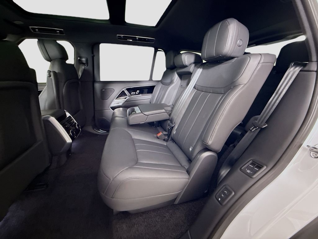 New 2026 Fuji White Land Rover SE image 20