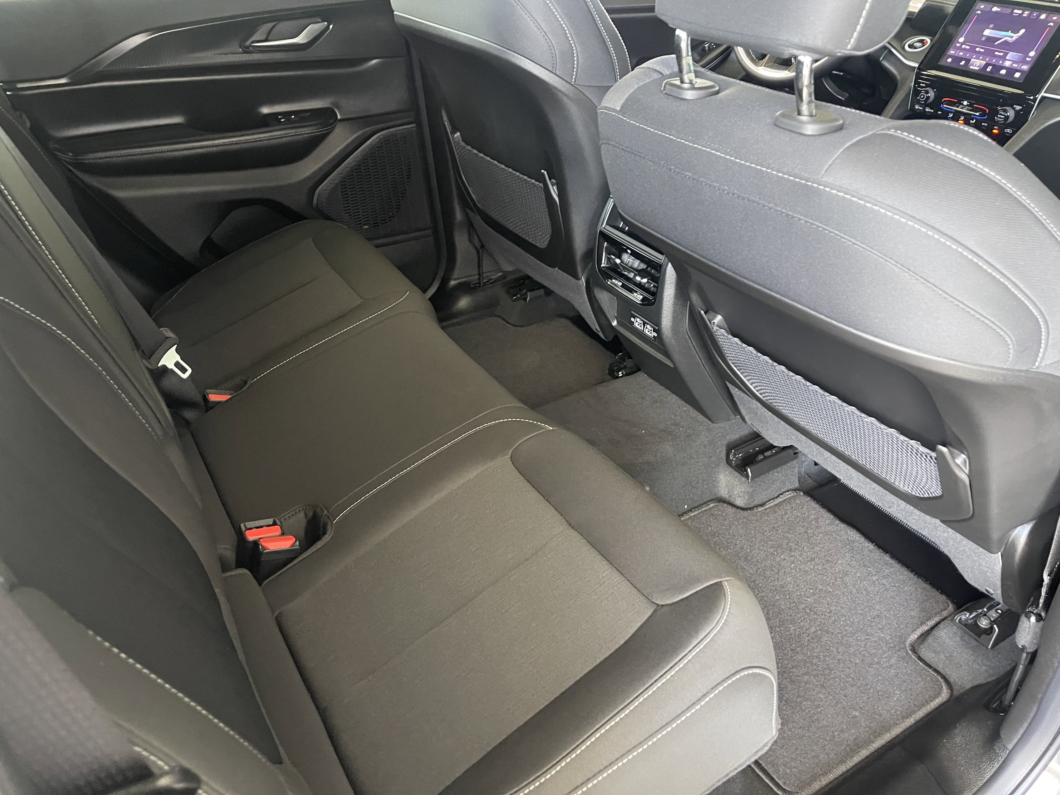 New 2026 Baltic Gray Metallic Clear-Coat Exterior Paint Jeep Laredo image 20