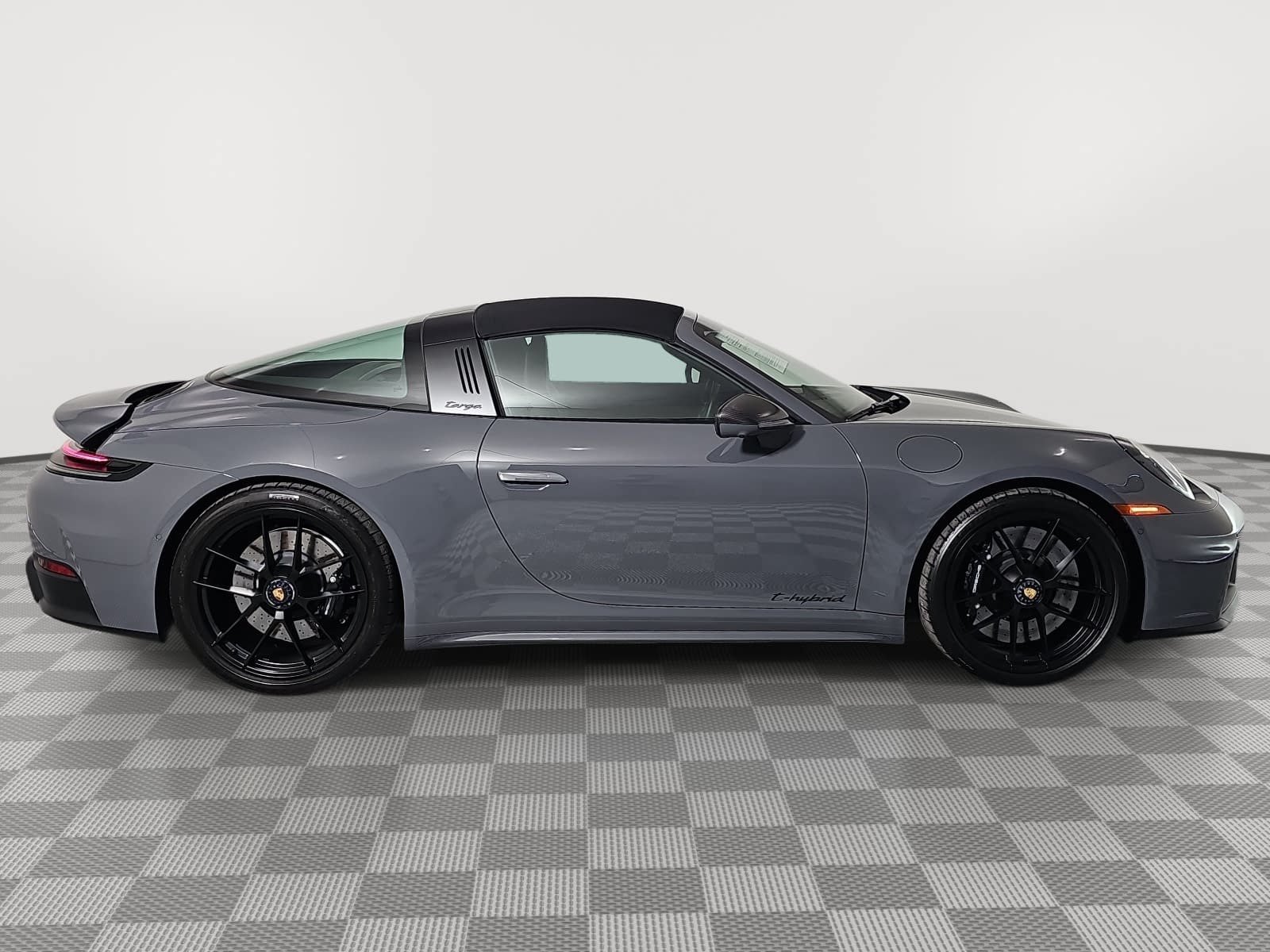 Used 2025  Porsche Targa 4 GTS image 9