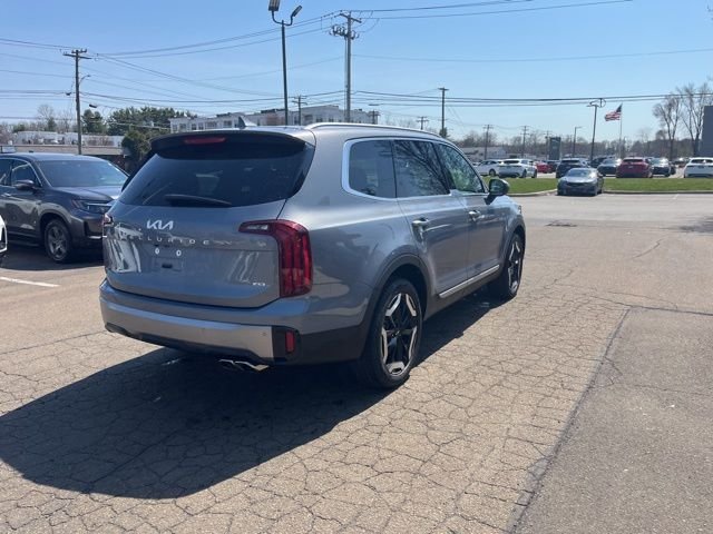 Used 2025 Silver Kia S image 15
