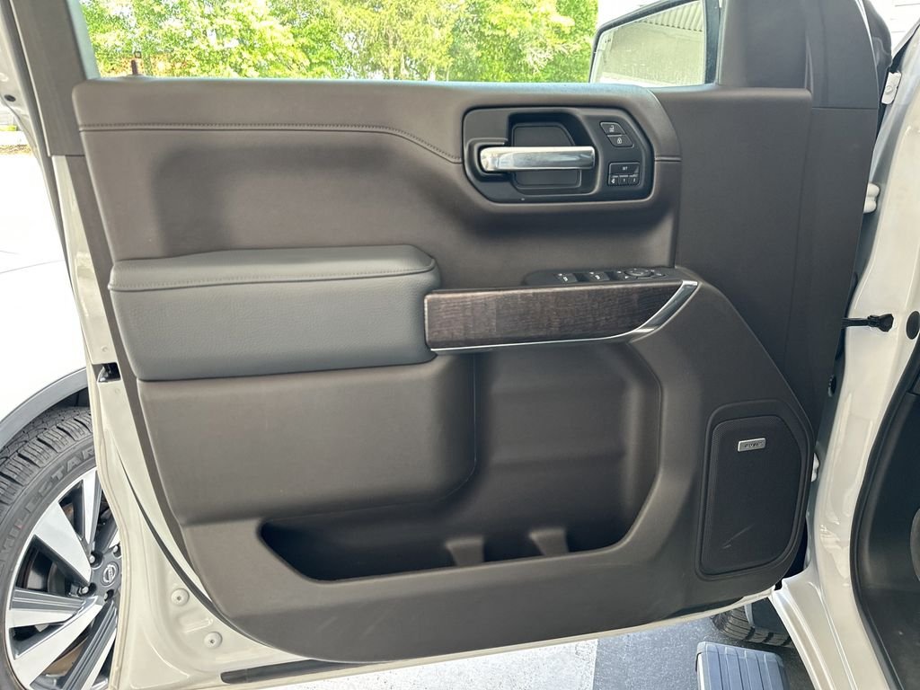 Used 2022 White GMC Denali image 11