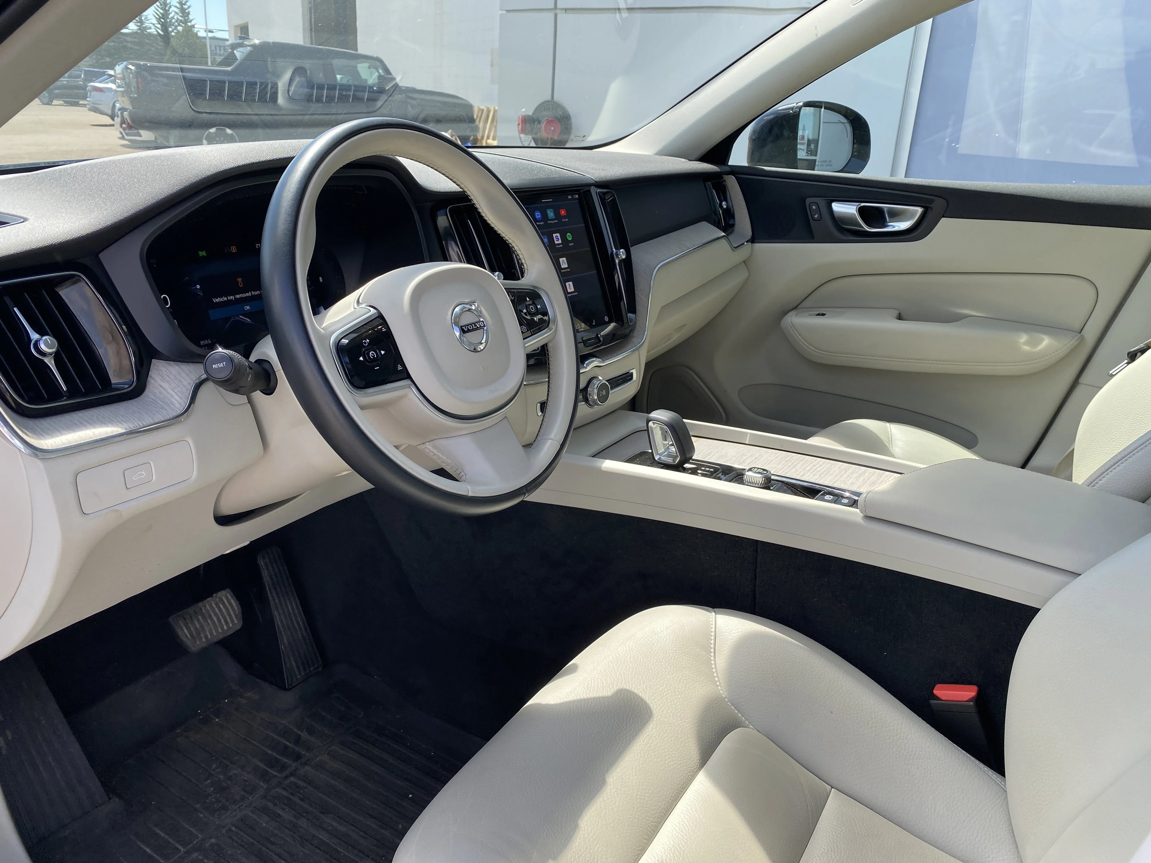 Certified Used 2024 Blue Volvo Plus Dark Theme AWD * 360 CAMERA * PANORAMIC SUNROOF * SAFETY PLUS * image 9