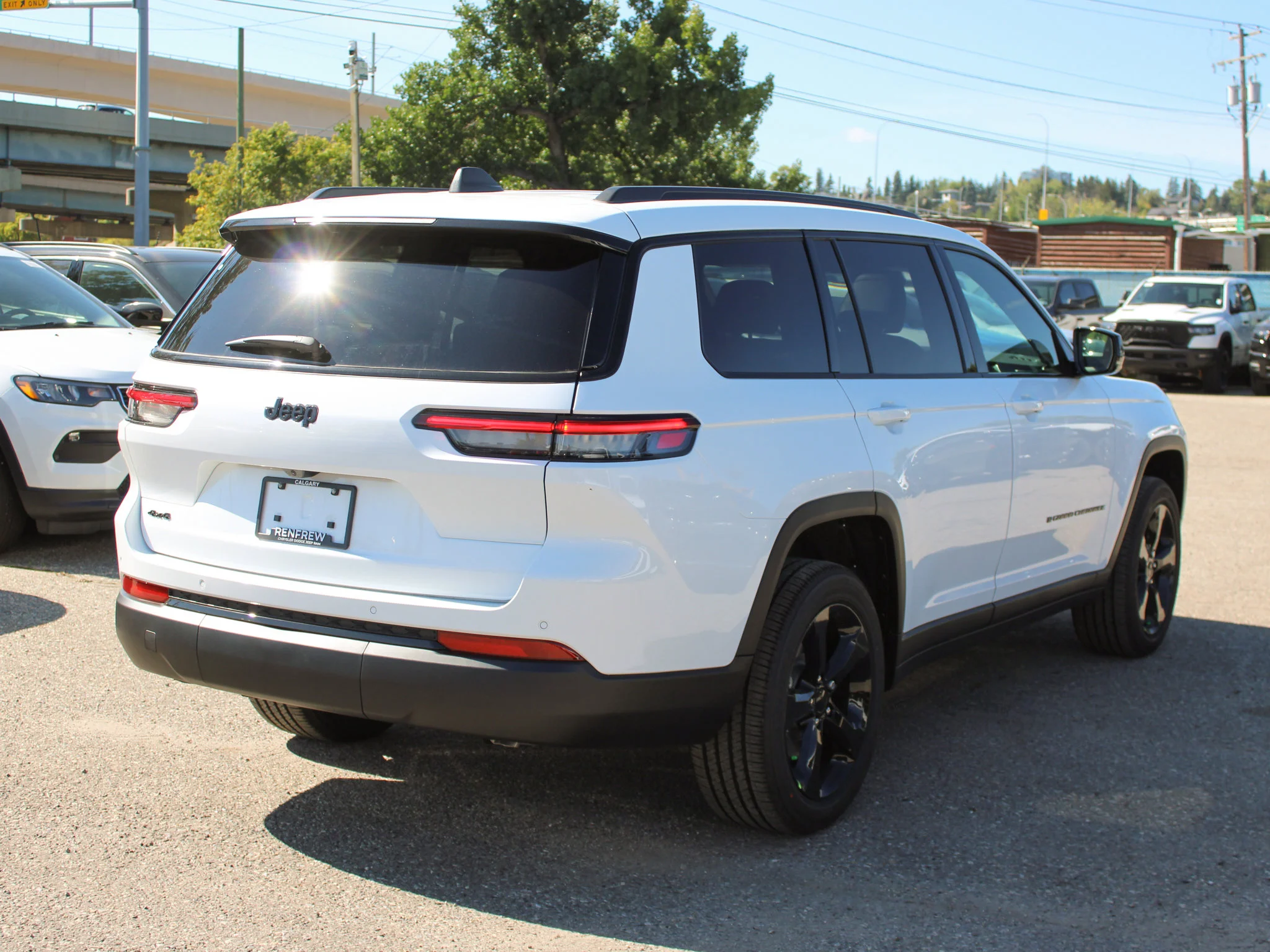 New 2025 White Jeep Altitude* 4x4, Trailer Tow Pkg, Sunroof, Heated Leather image 5