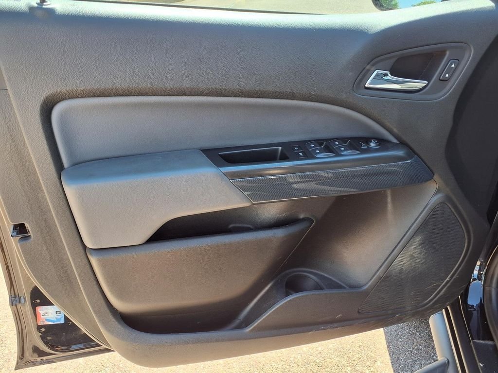 Used 2022 Black Chevrolet Z71 image 19