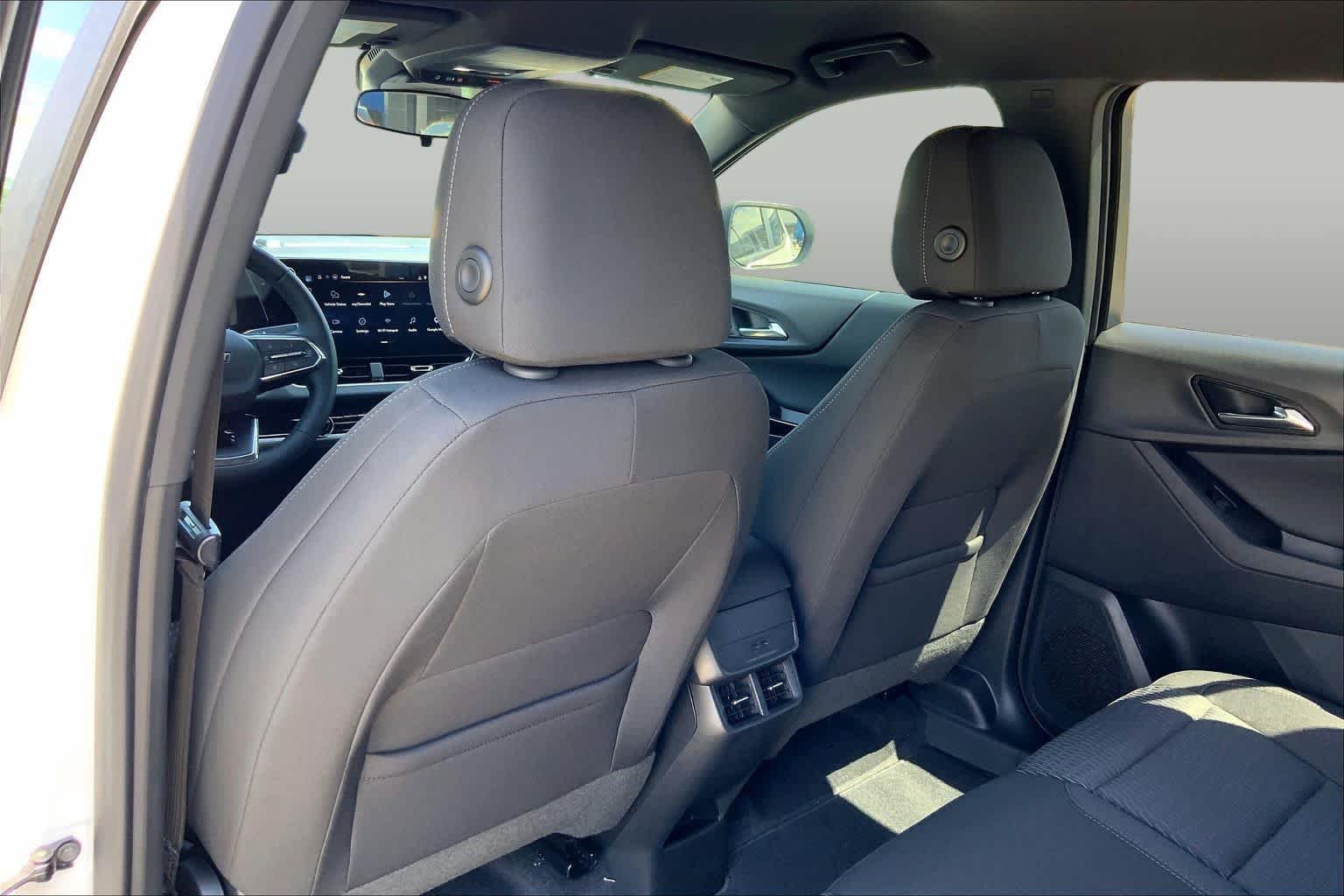 New 2027 Summit White Chevrolet LT image 23