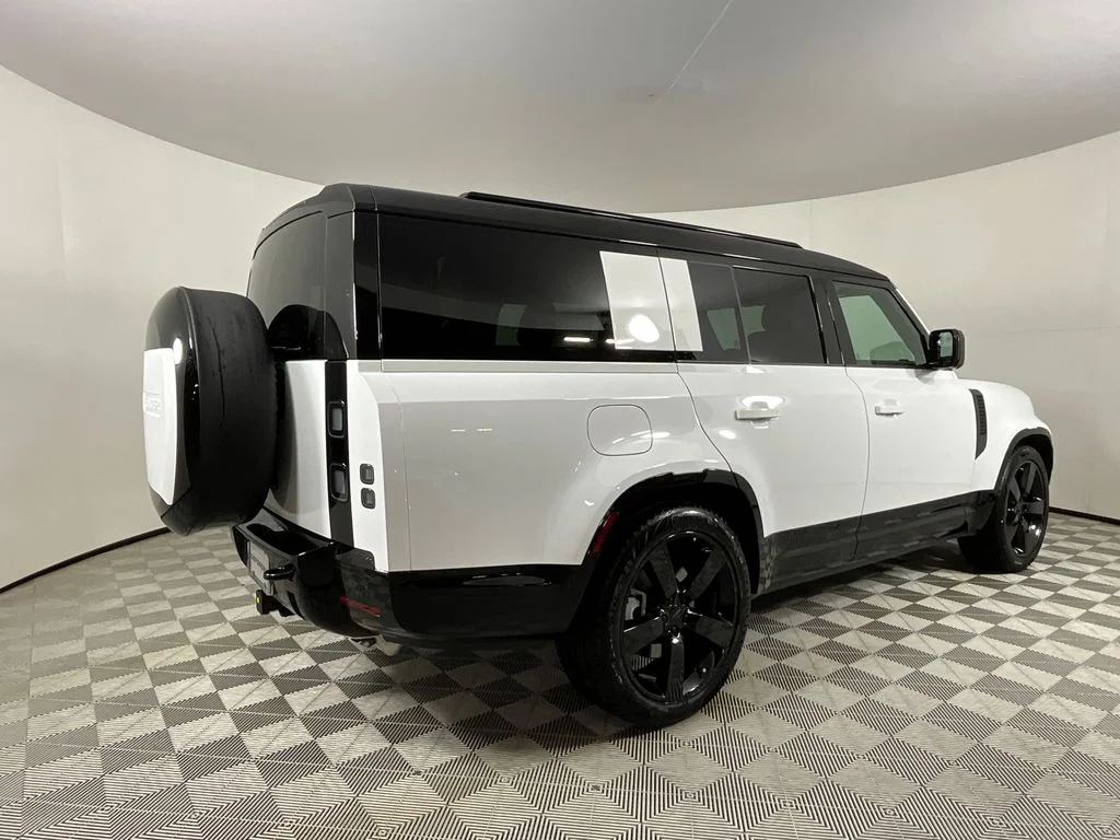 New 2026 Fuji White Land Rover X-Dynamic SE image 2