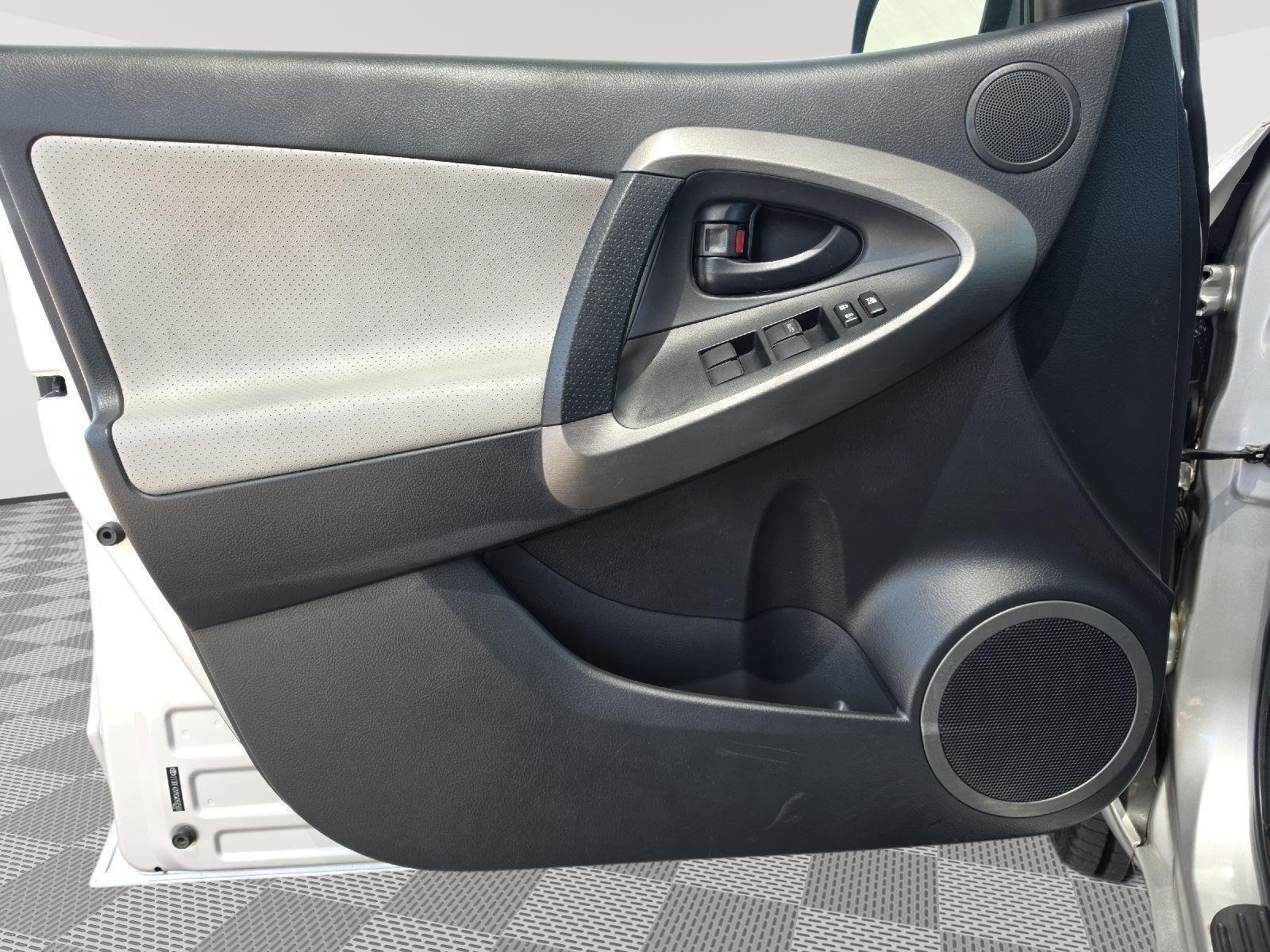 Used 2012 Classic Silver Metallic Toyota Limited image 7