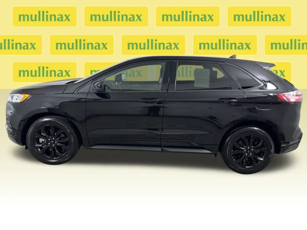 New 2024 Black Ford SE image 2