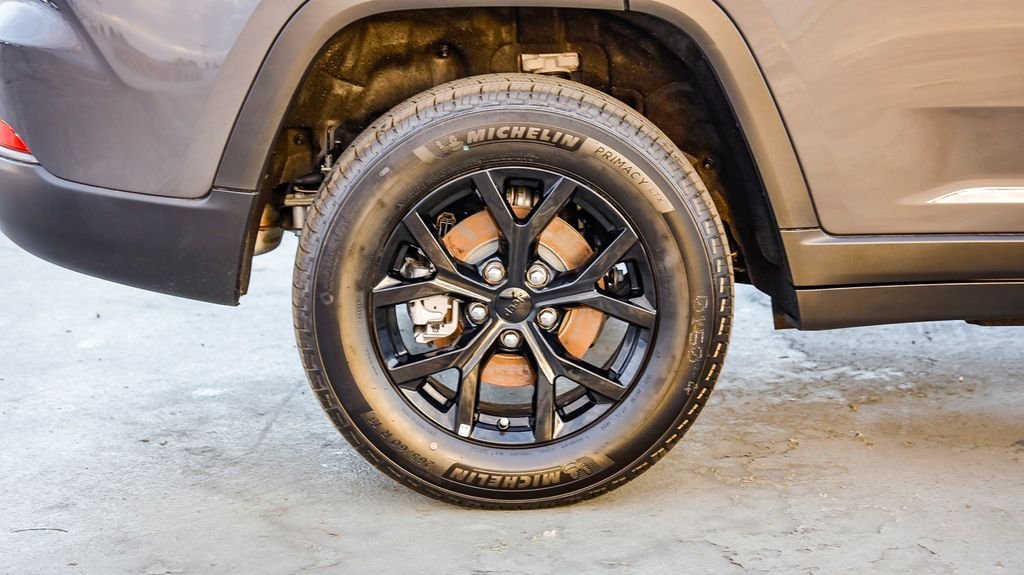 New 2026 Baltic Gray Metallic Clearcoat Jeep Altitude image 12